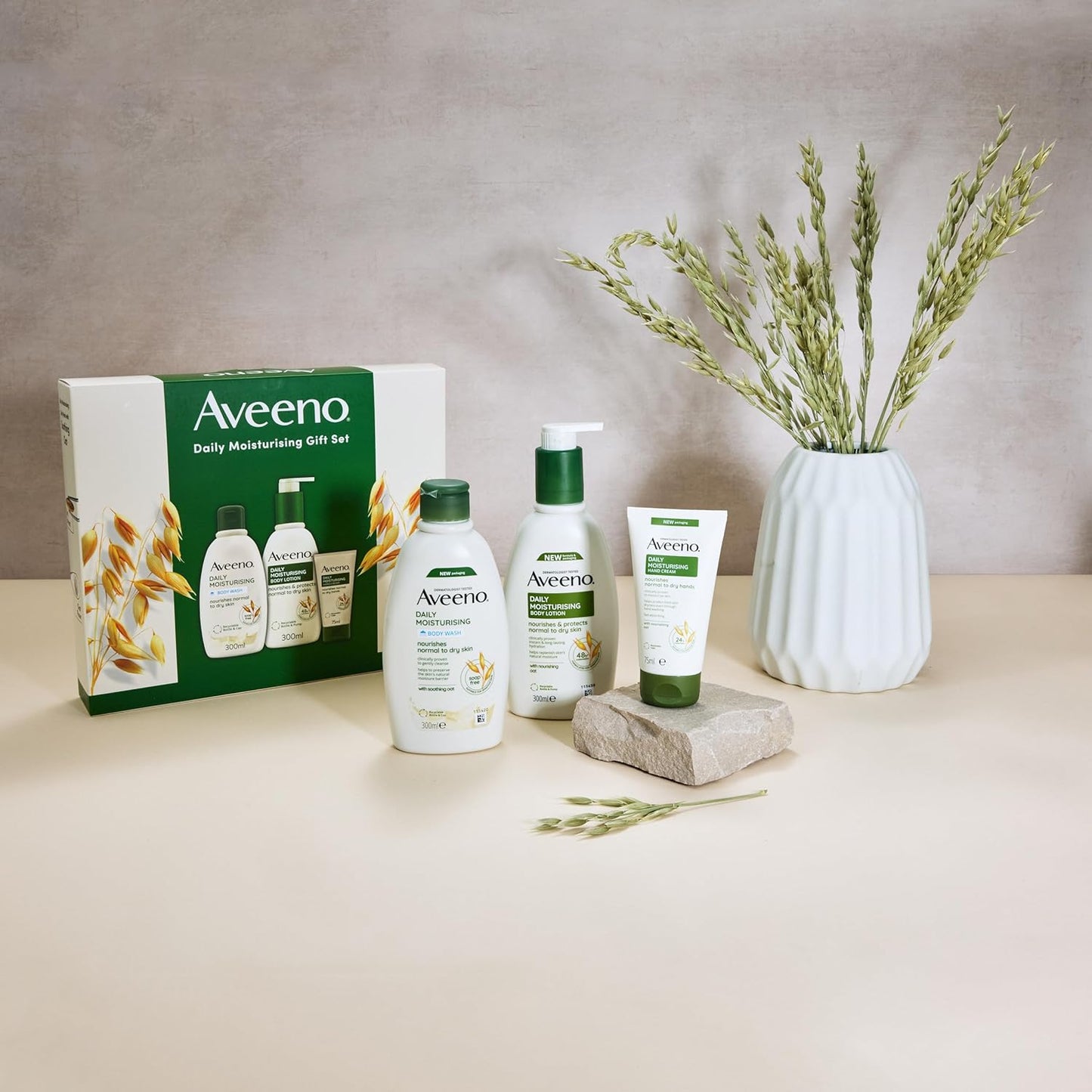 Aveeno Daily Moisturising Gift Set for Normal to Dry Skin, with Soothing Oat Extract, Body Wash 300ml + Body Lotion 300ml + Hand Cream 75ml, Pack of 3